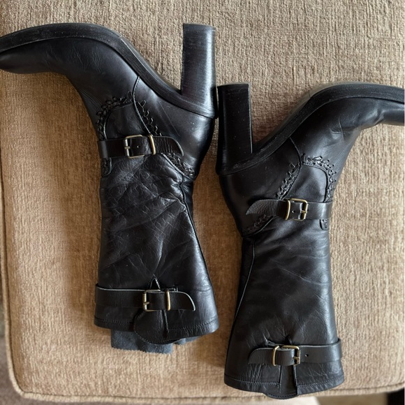 Size 37.5 black heeled leather boots. Zippered .. Panetulipani - Picture 7 of 7
